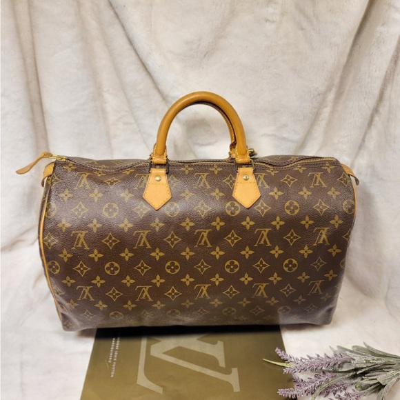 Authentic Louis Vuitton speedy 40 - Picture 2 of 16
